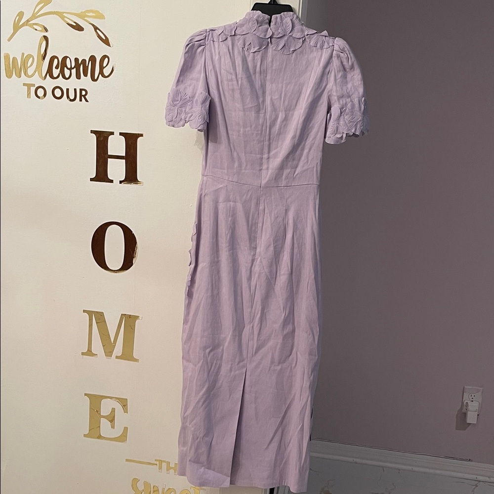 Antonio Melani
Willow Floral Applique Mock Neck Short Sleeve Midi Dress. - Picture 5 of 8